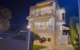 The Bright House A Two-Storey Maisonette In Loutraki