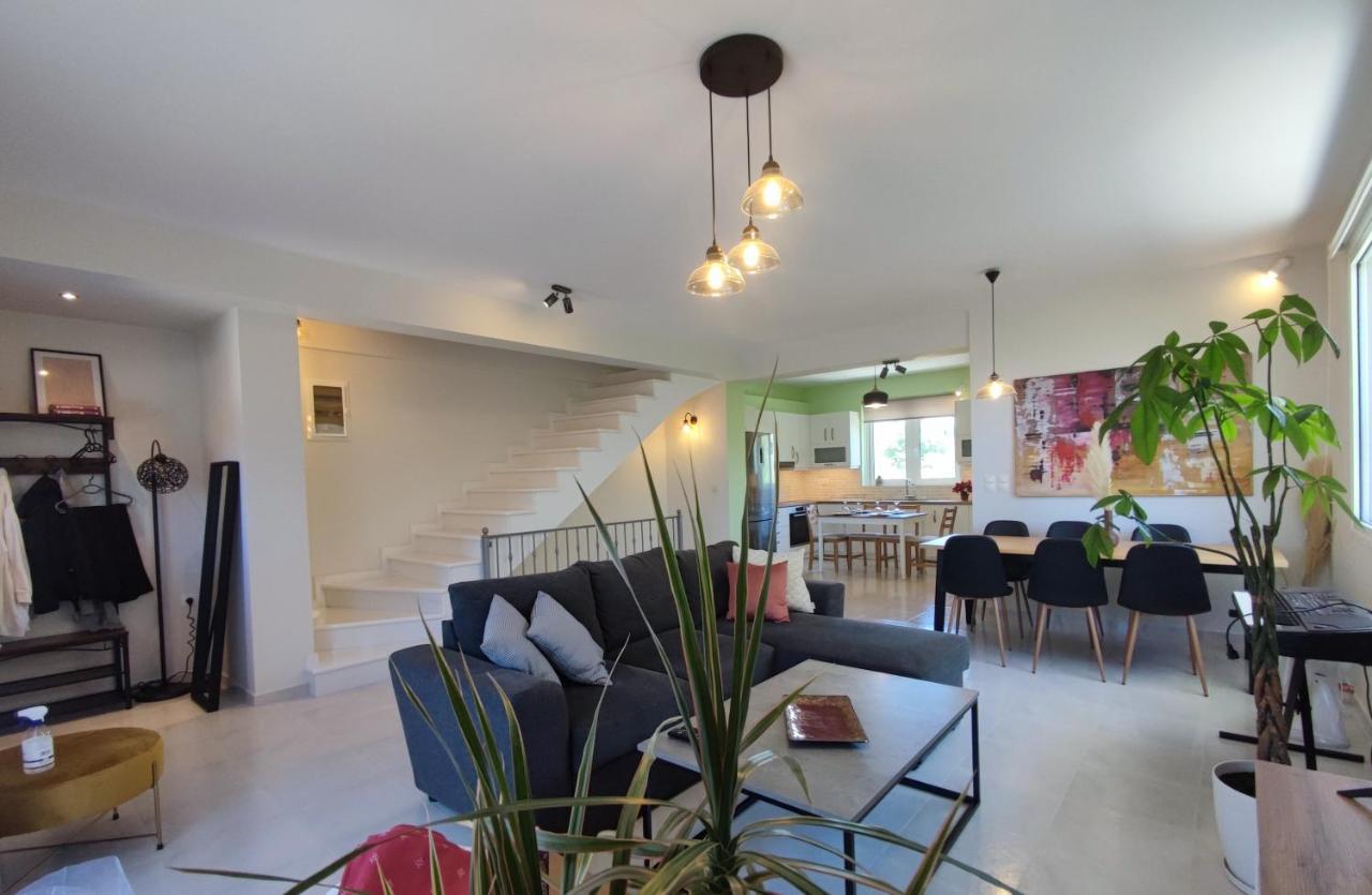 The Bright House A Two-Storey Maisonette In Loutraki Εξωτερικό φωτογραφία