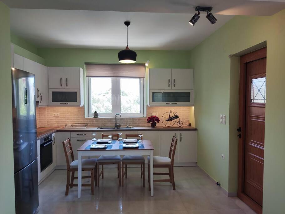 The Bright House A Two-Storey Maisonette In Loutraki Εξωτερικό φωτογραφία