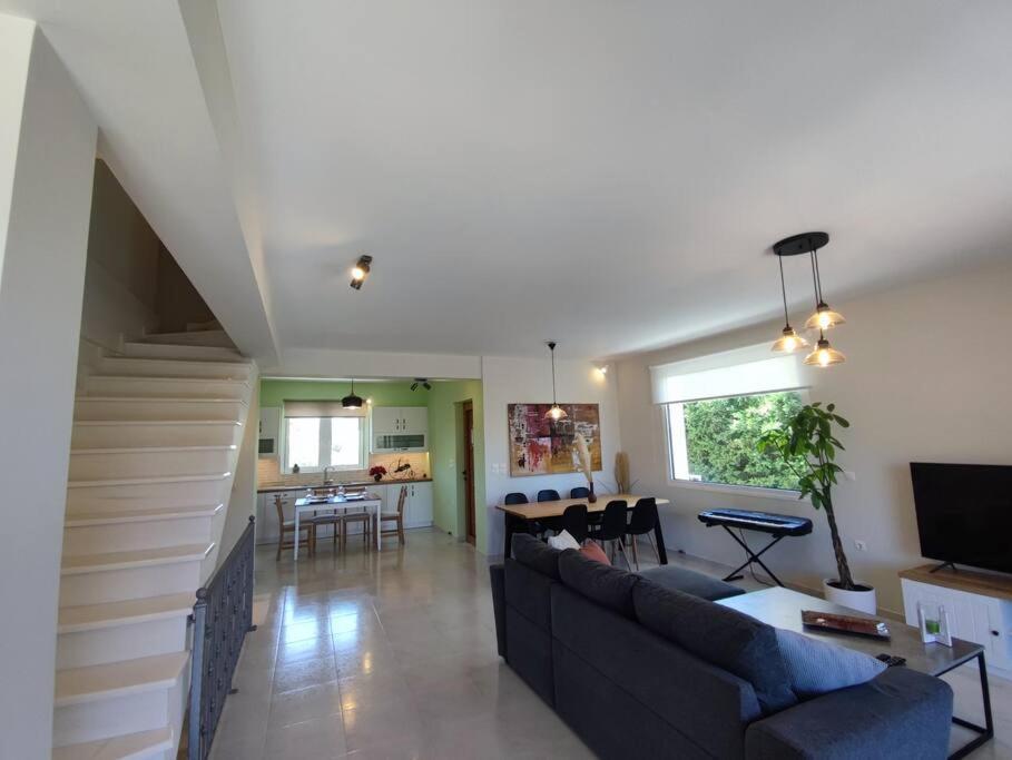 The Bright House A Two-Storey Maisonette In Loutraki Εξωτερικό φωτογραφία